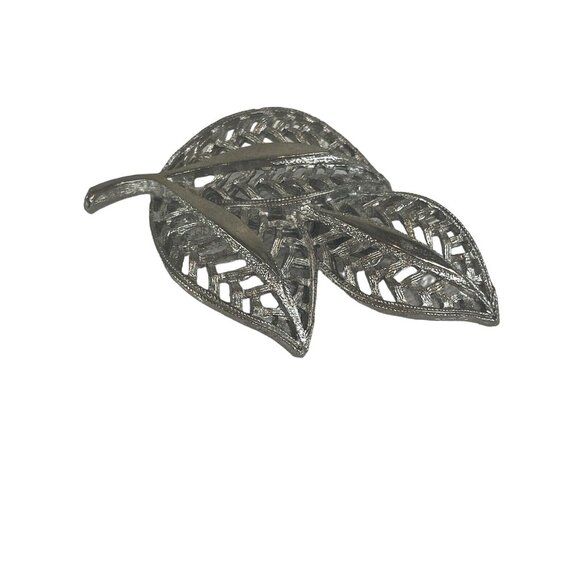 Unbranded Jewelry - Vintage Silver Tone Open Work Wavy Leaf Brooch Pin Figural Nature Textured
